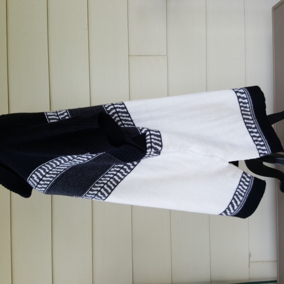 Old Navy (2016) Soft Warm Cowl Neck Poncho Sweater (XL-XXL) - Picture 3 of 11